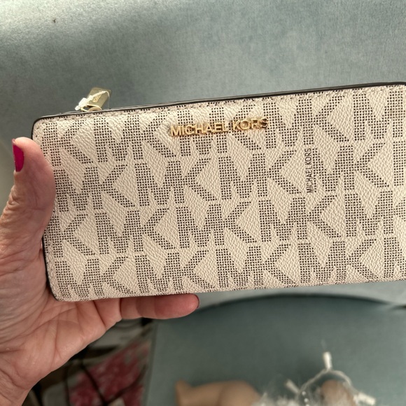 Michael Kors White & Gray Long Wallet NWT - Picture 2 of 5